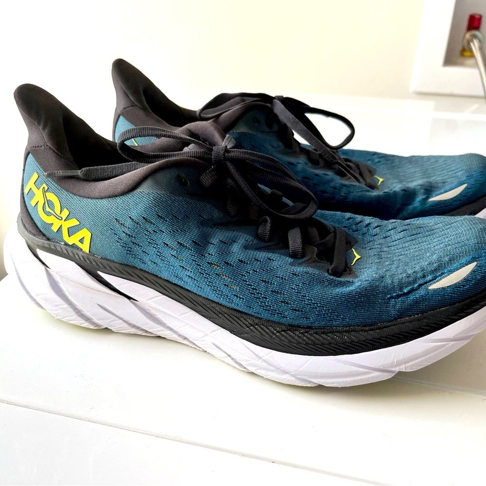 Hoka Clifton 8 size 8D